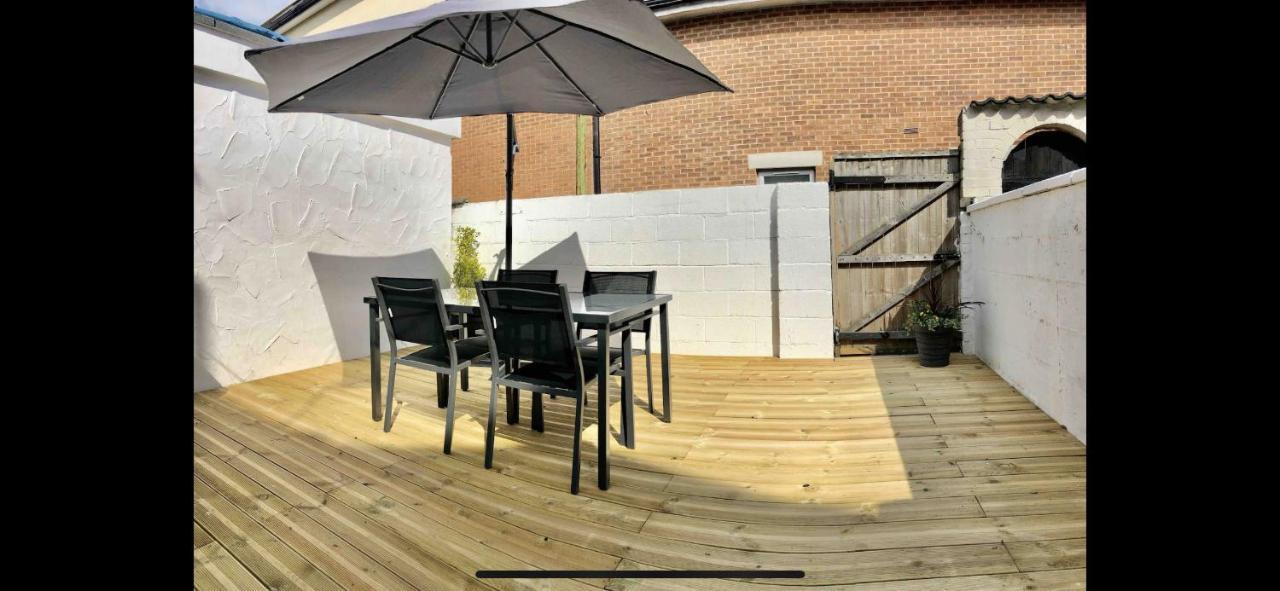 Gorgeous Town Centre Apt With Courtyard Garden ボーンマス エクステリア 写真