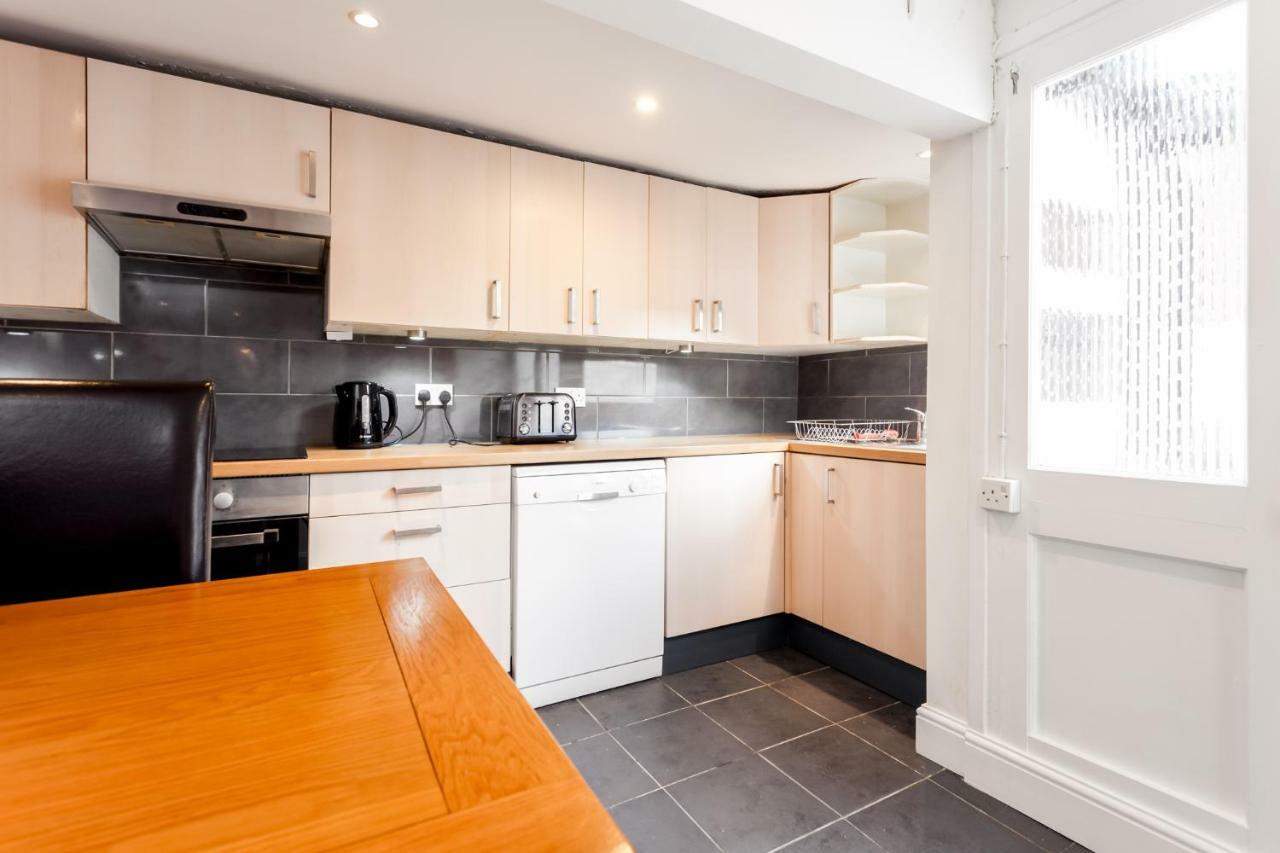 Gorgeous Town Centre Apt With Courtyard Garden ボーンマス エクステリア 写真