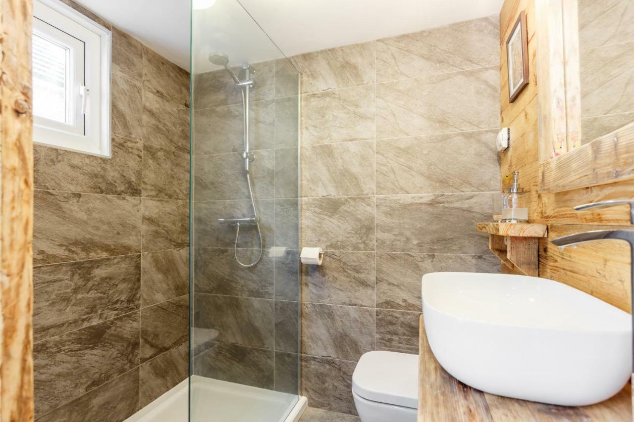 Gorgeous Town Centre Apt With Courtyard Garden ボーンマス エクステリア 写真